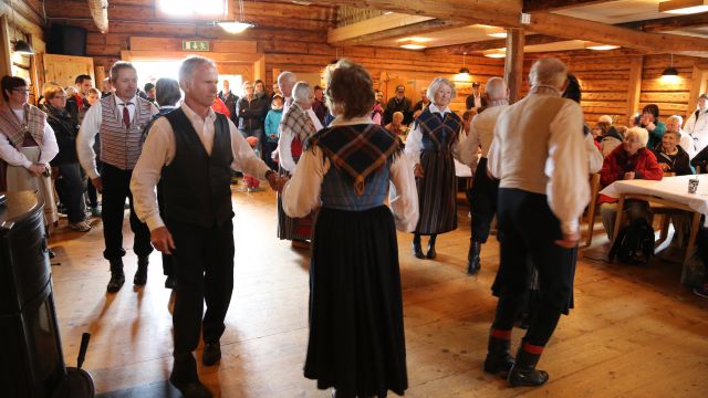 2014 Sundlingska midsommar folkdansuppvisning