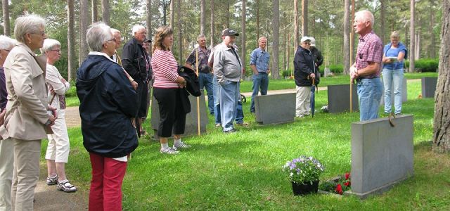 Kyrkogårdsvandring 2013